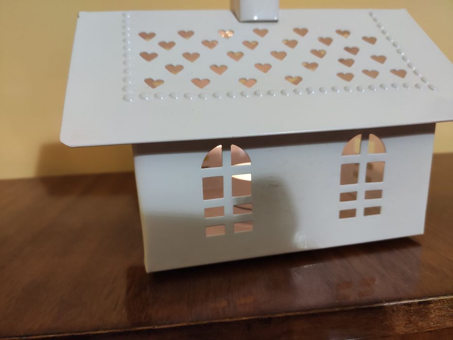 Свічник металевий Flora, Будиночок хатинка білий