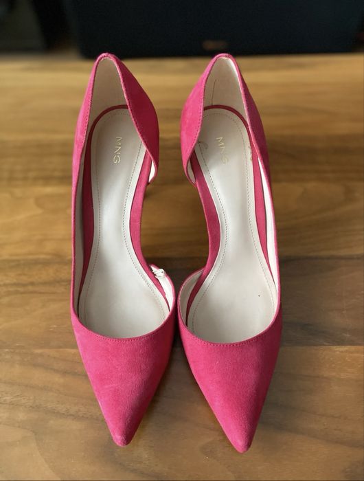 Buty na obcasie Mango