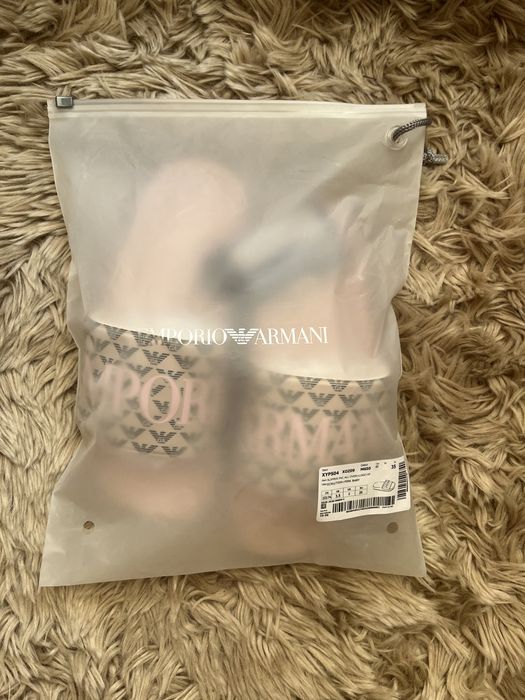 Emporio Armani klapki logowane monogram slipper pvc all over logo r 35