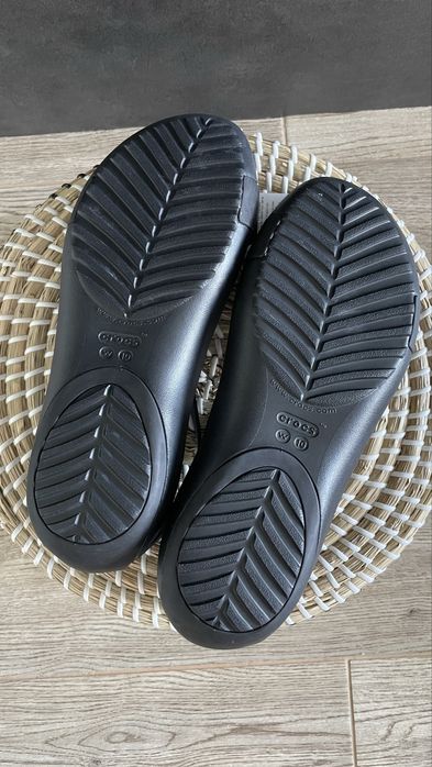 Crocs sandały Serena Metallic Bar Gold/Black W10 41/42