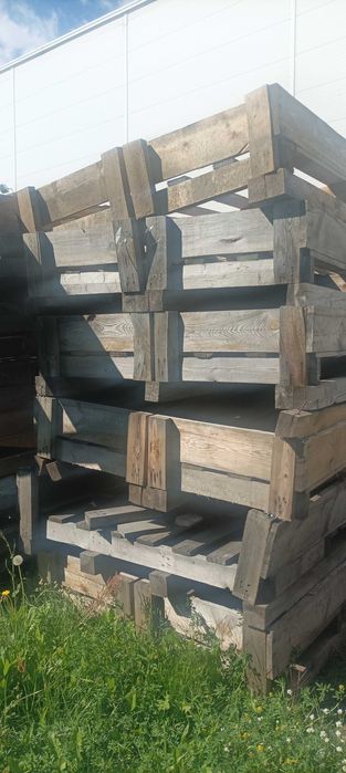 Sprzedam uszkodzone SKRZYNIO-PALETY drewniane 136x264 cm .