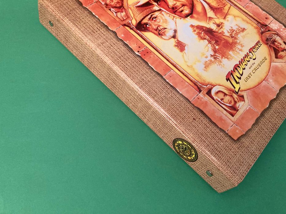 Dossier Escolar do Indiana Jones Anos 80 Ambar