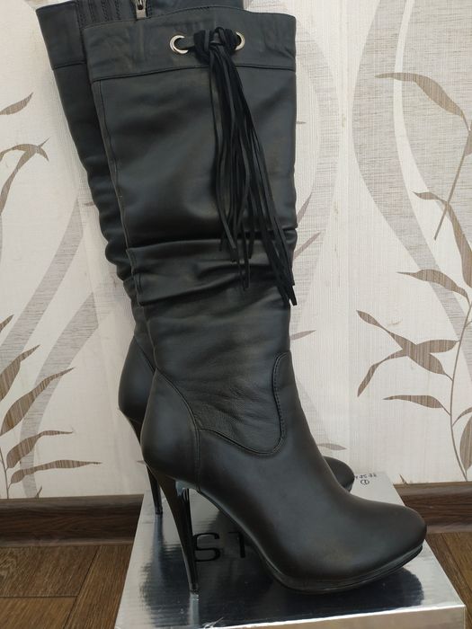 Кожа,новые! Сапожки крутые!!!