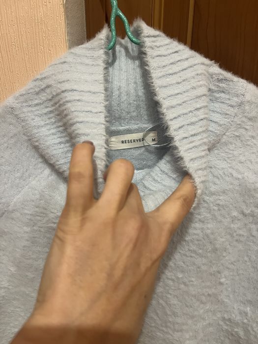 Светр фірми Reserved