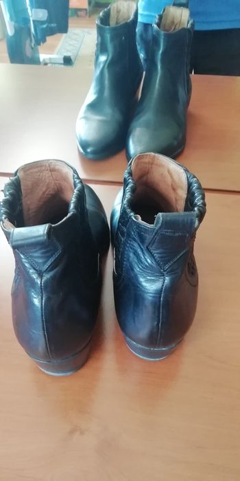 Botas em pele tamanho 39