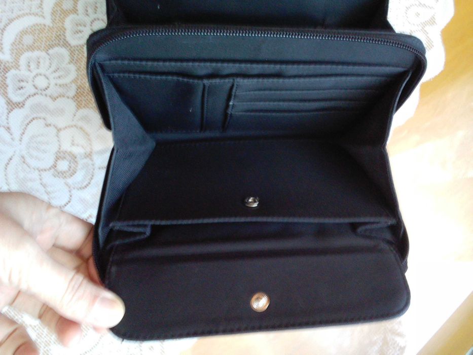 Torebka mała czarna. Wymiary: 18 x 15 cm