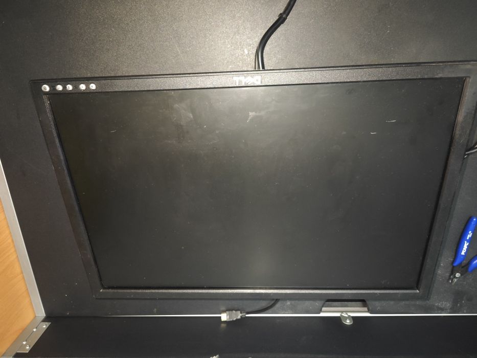 Monitor dell z uchwytem na ścianę