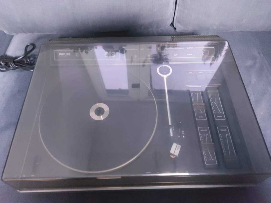 Gramofon Philips 563