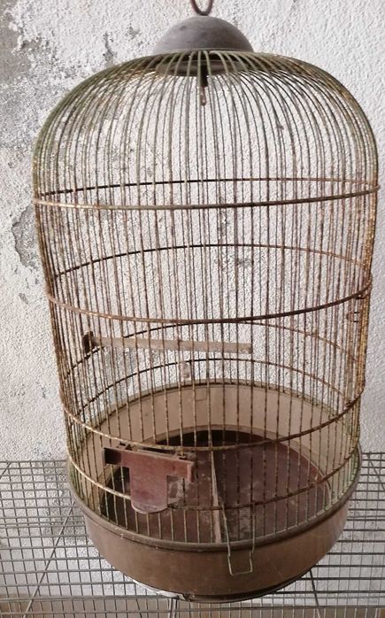 Gaiolas redonda e retangular, para passaros, cada 5€