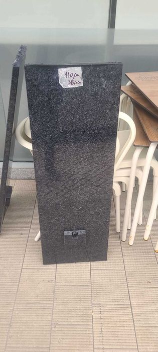 Pedras em granito – 7 unidades com várias medidas (3 cm espessura)