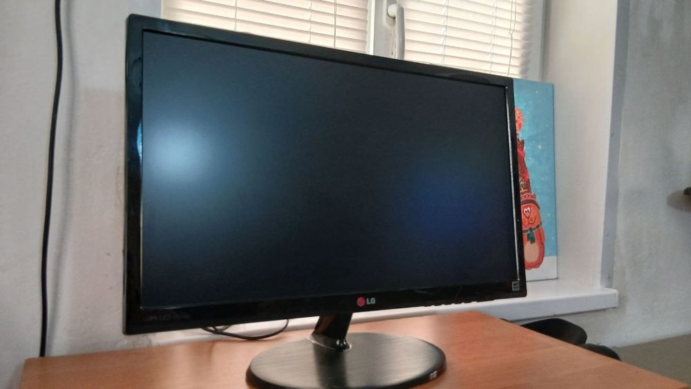 Монитор 23" LG 23EA53T-P