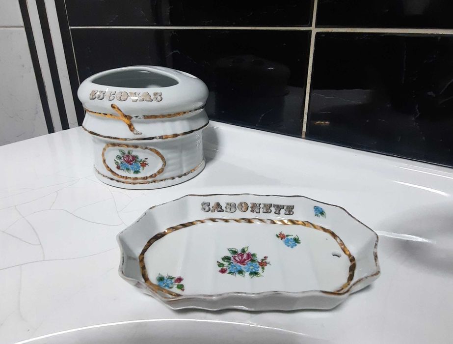 Saboneteira e copo em porcelana de Limoges, Portugal Alcobaça Jocer