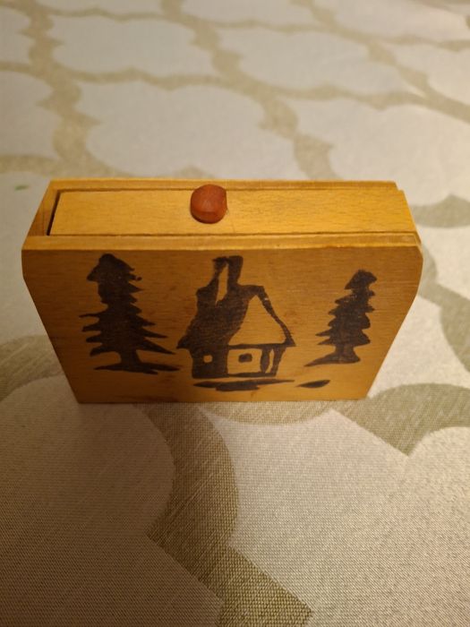 Stara Zabawka straszak drewniana