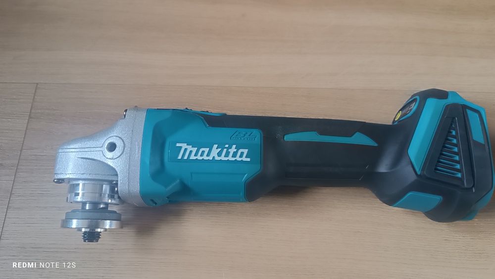 Szlifierka kątowa Makita DGA 404