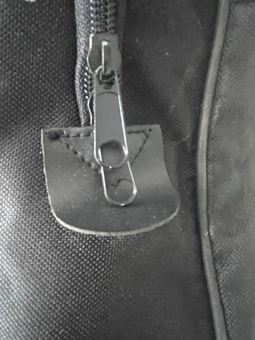 Porta fatos em perfeitas condições