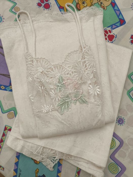 2 Camisas de noite e 1 robe