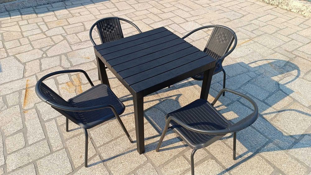 Mesas e cadeiras de jardim