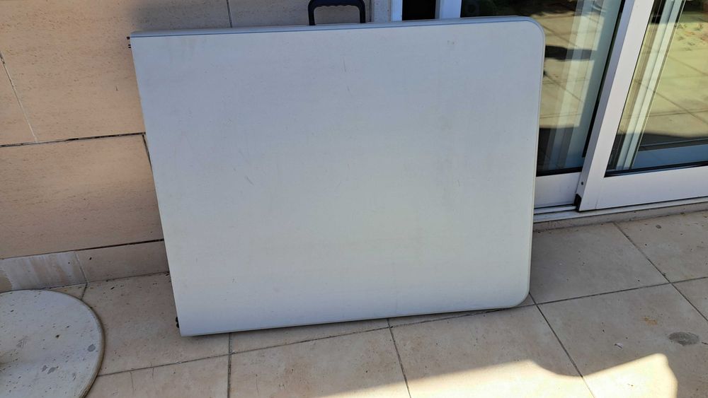 Mesa e 2 bancos dobráveis