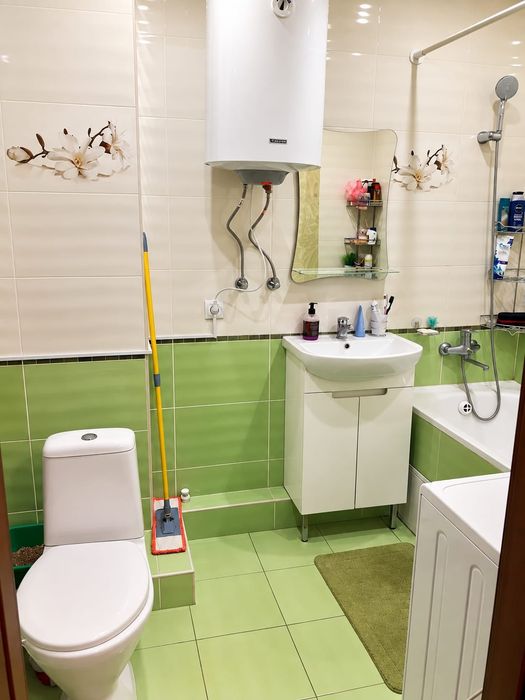 продам от частника  евро двушку 55 кв.  Вышгород . Ул. Кургузова 11-Б ЖК Ярославичи -2 за 56 000 долл