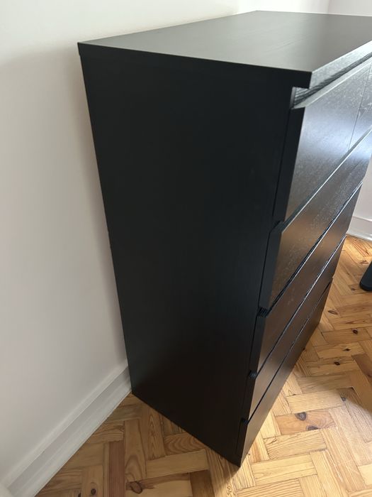 Cómoda MALM preta IKEA