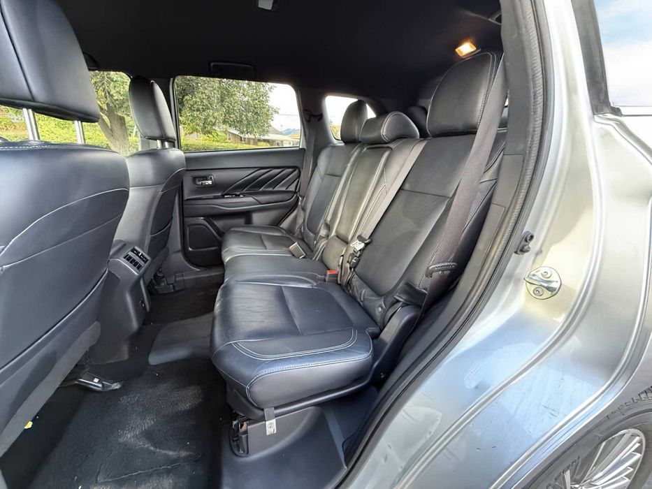 Mitsubishi Outlander PHEV SEL      2022