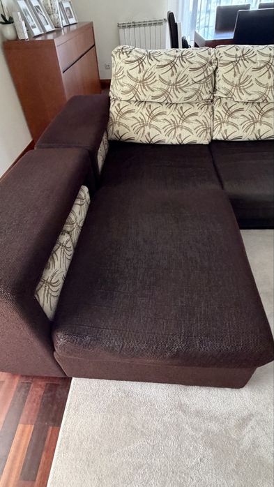 Sofá com chaise longue