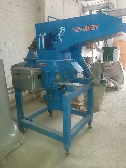 Подрібнювач ПЕТ пляшки.