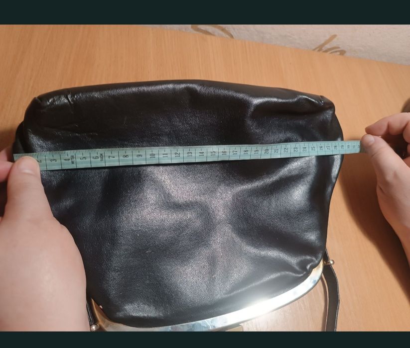 Винтажная чёрная кожаная сумка