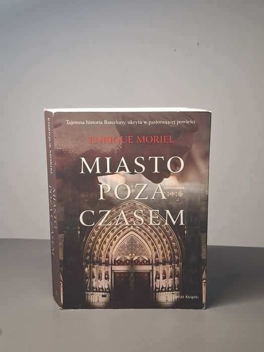 Miasto poza czasem Enrique Moriel