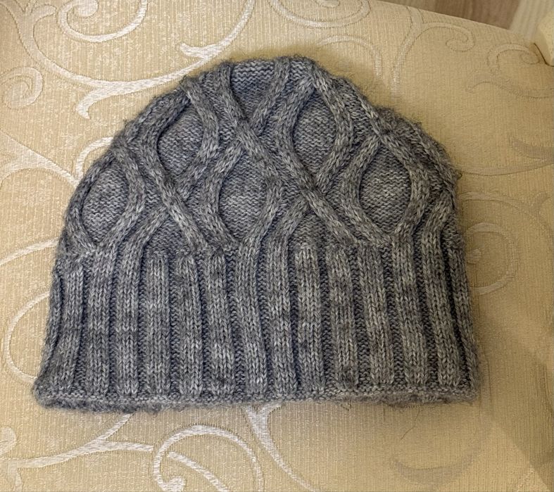 Зимова вʼязана шапка