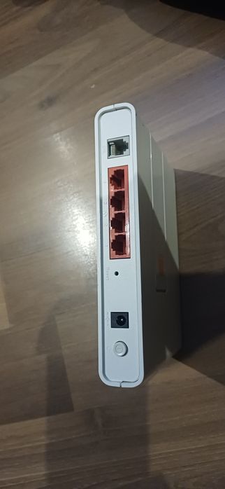 router/modem Sagemcom Fost 2704 od Orange.