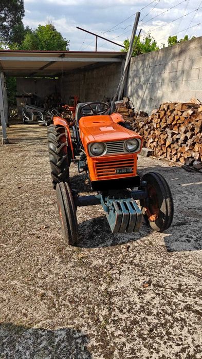 Trator Kubota L245 (25 CV)