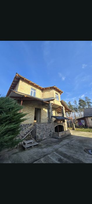 Будинок в Ірпені з газовим опаленням. Є гараж в мінімальне оформлення