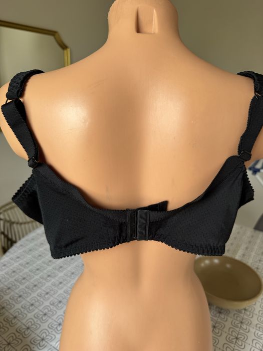 110 B czarny duży Stanik