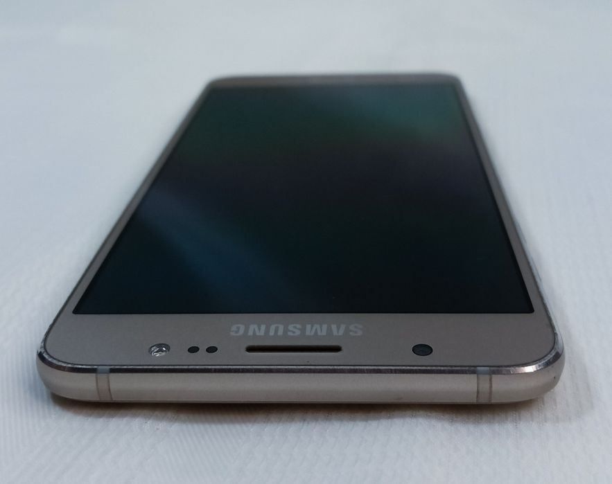 Продам Samsung j7(2016)