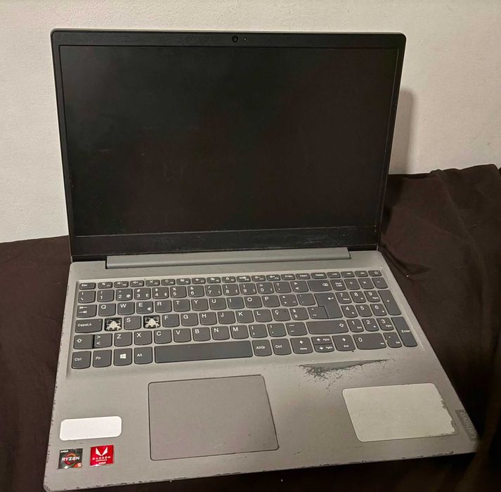 Portátil Lenovo Ryzen 5 + SSD 240GB