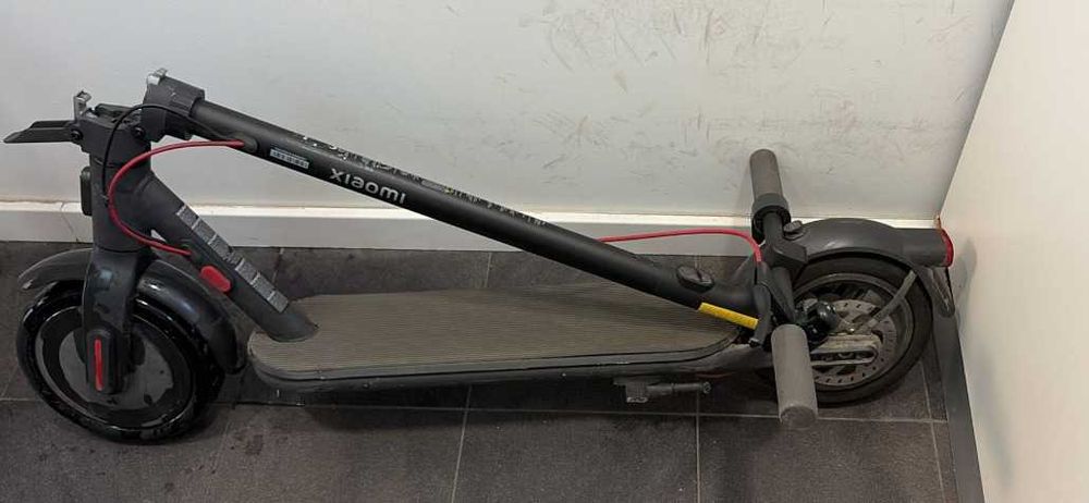 Trotinete Elétrica XIAOMI MI Electric 4 EU (300 W - Autonomia: 35 Km - Preto)