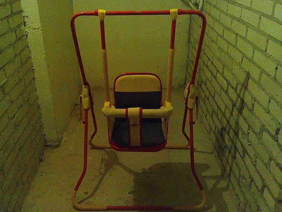 Huśtawka pokojowa dla dziecka, stan bardzo dobry.