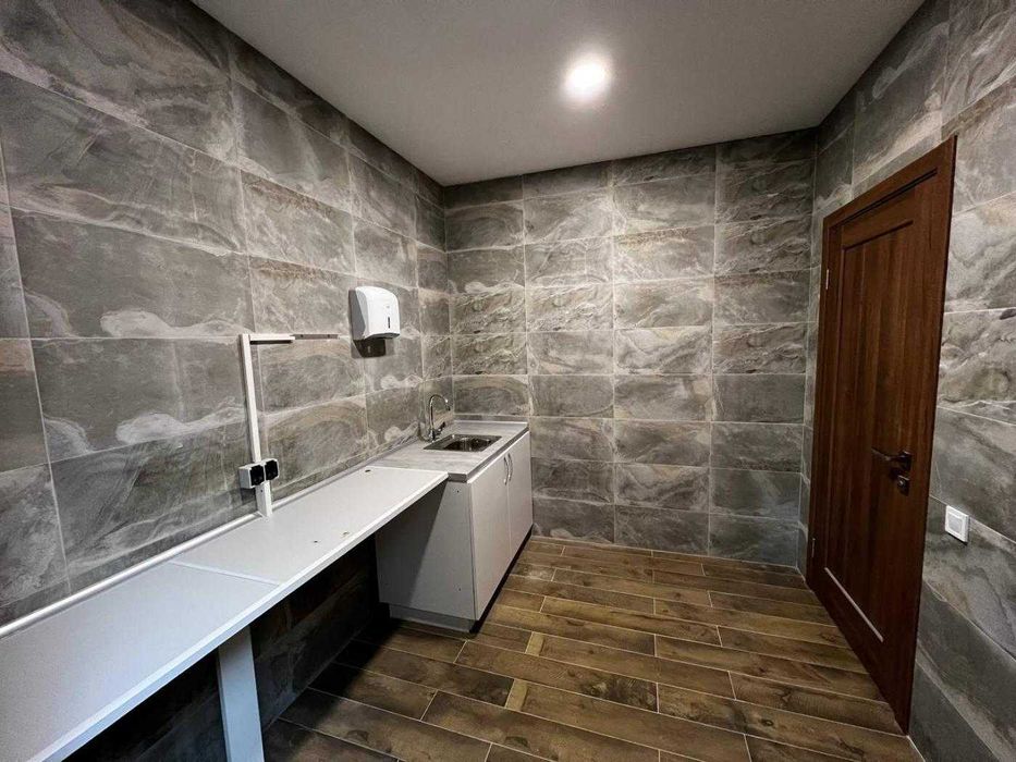 Окремо стояча клініка з обладнанням і технікою, 2500м, Дарницький р-н