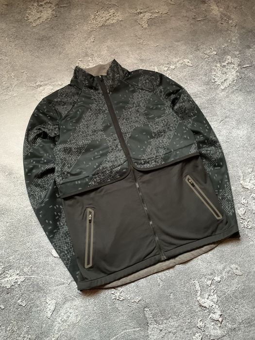 Технологічна вітровка Asics відштовхує воду і світло стан ідеал!