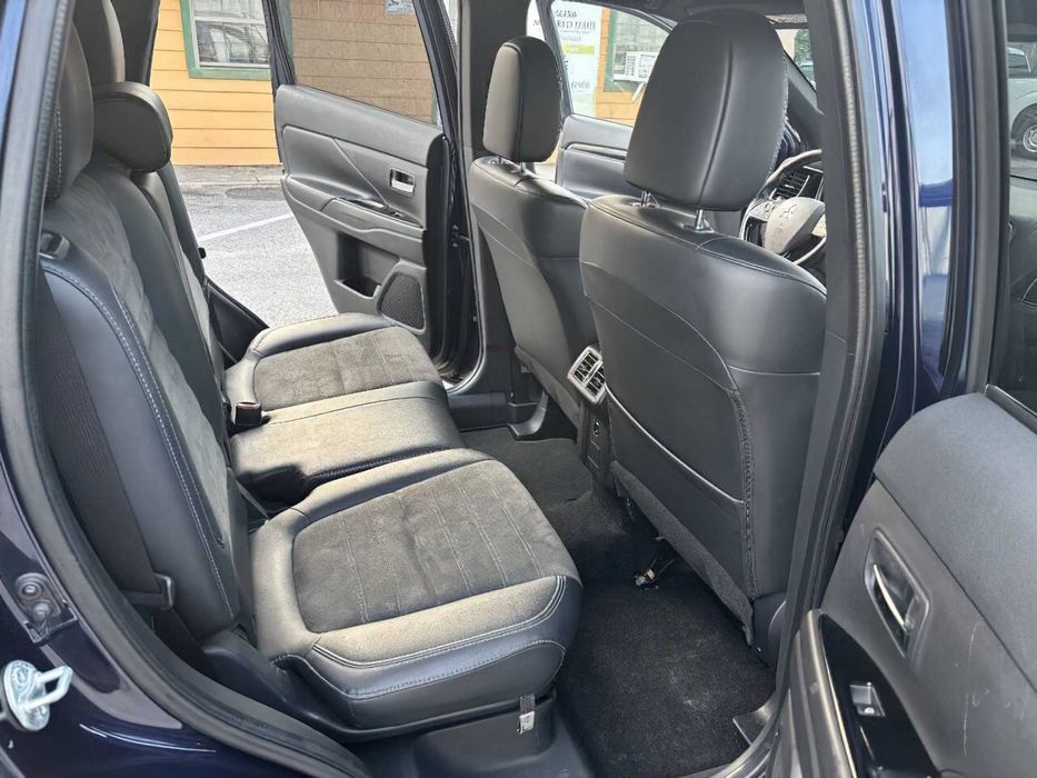 Mitsubishi Outlander SE      2019