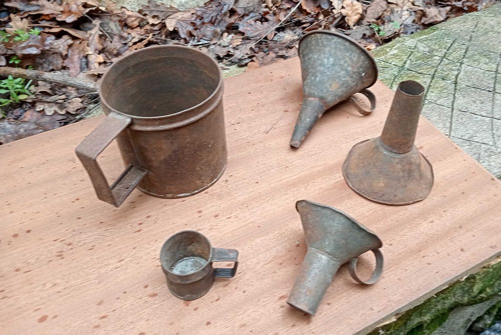 Várias peças antigas de metal - Latoeiro