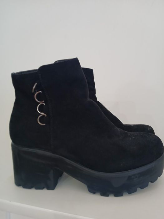 Botas pretas  - estilo moderno