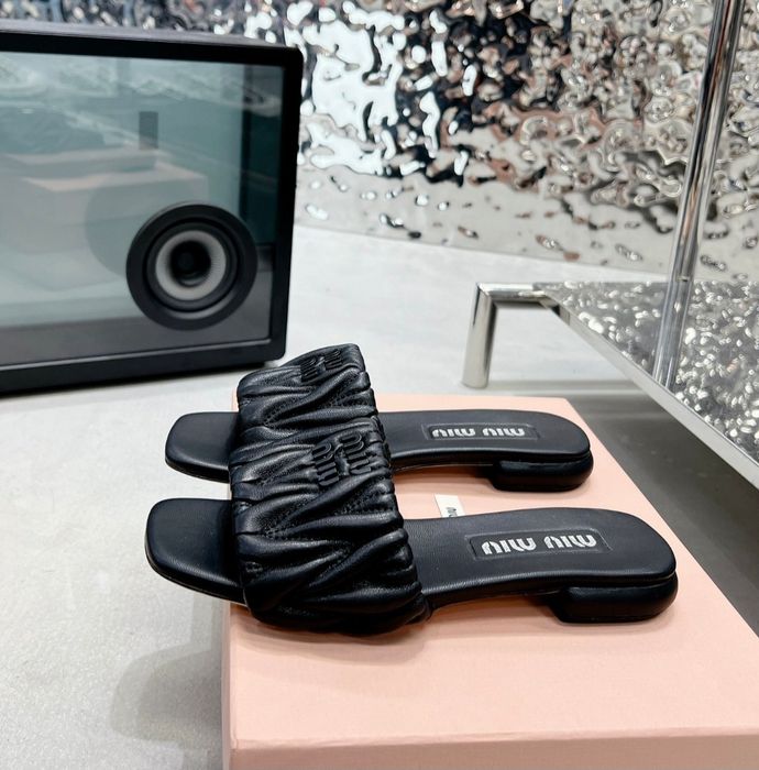 Нові. Новые шлепки .Новые. 40. Стелька 25,5 см.