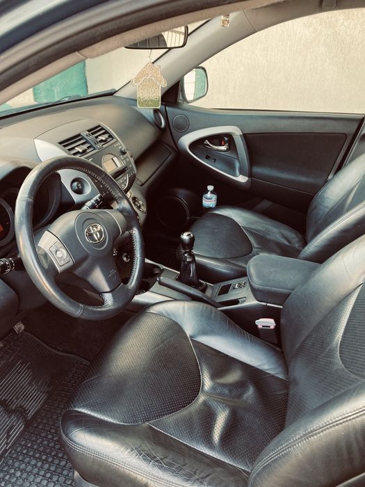 Продам Toyota Rav4