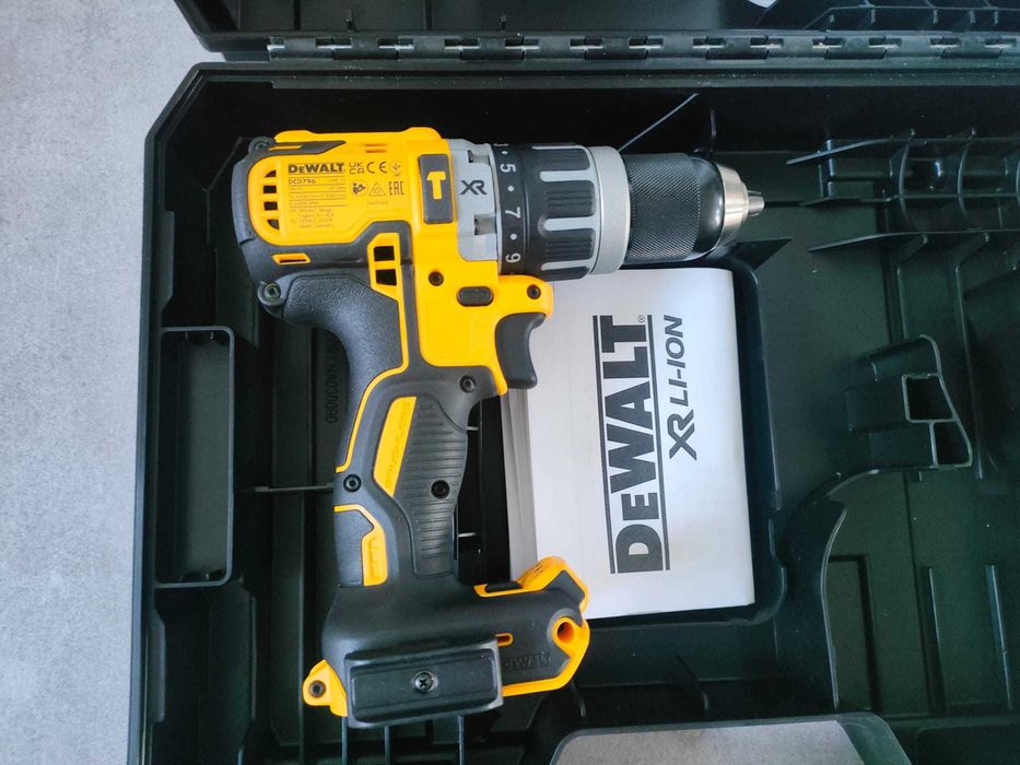 Wiertarko-wkrętarka udarowa DeWALT DCD796NT nowa