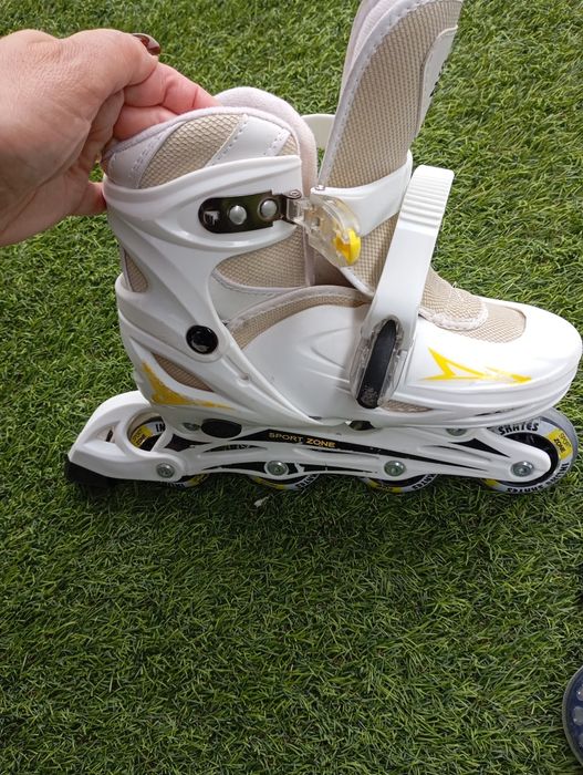 Patins em linha brancos