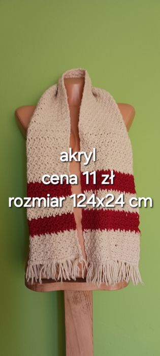 Kremowy barankowy szalik z czerwonymi paskami