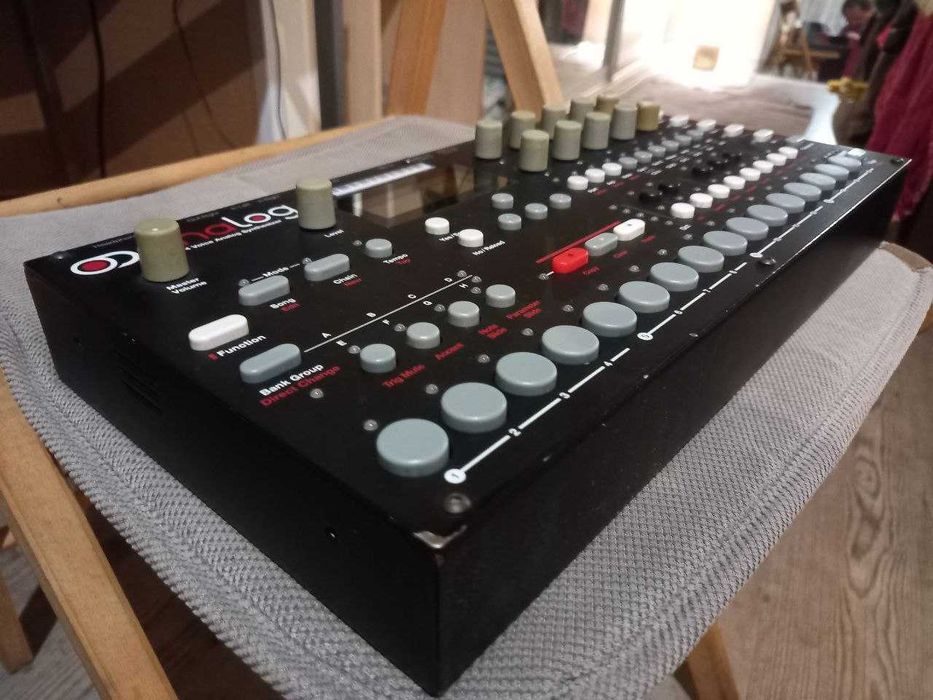 Аналоговий сінтезатор Elektron Analog 4