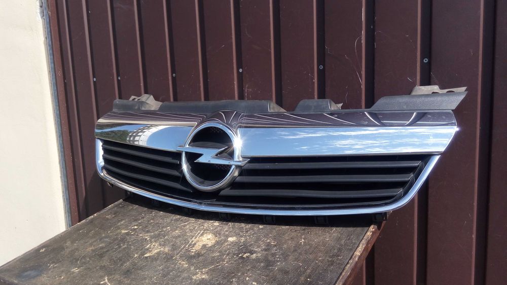 Opel Zafira B Grill Atrapa chłodnicy zderzaka przód